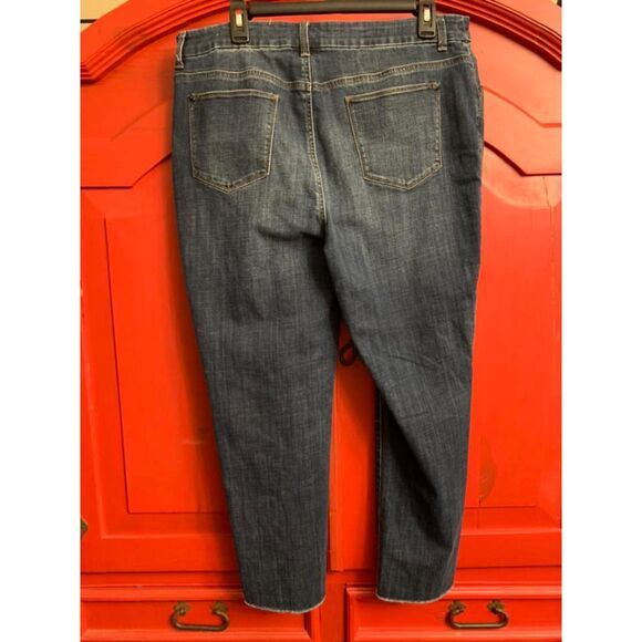 Chico's 14 R So Slimming Girlfriend Slim Leg Ankle Embellished Jeans Stretch EUC - Picture 3 of 4